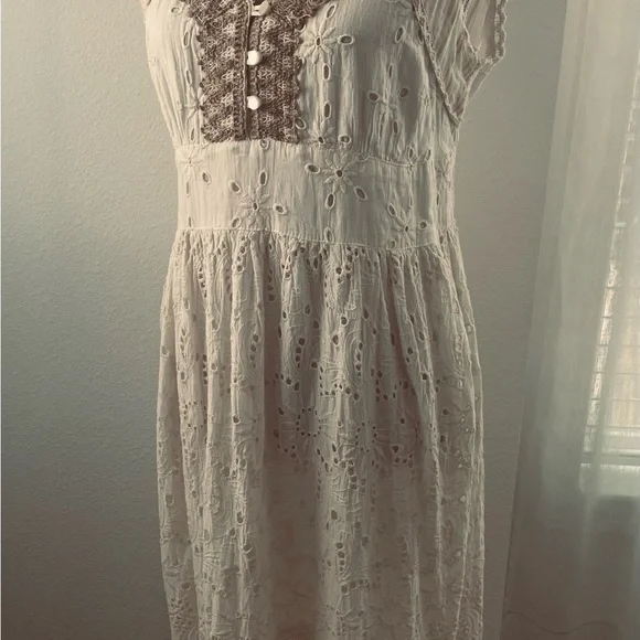 Me 2 Magic Eyelet Cream Lace Dress, XL - Picture 3 of 7